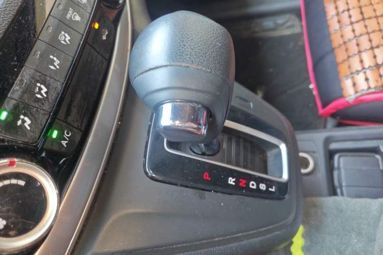 Used Honda CR-V 2015 2.0L two-wheel drive Fashion Edition Gear Lever