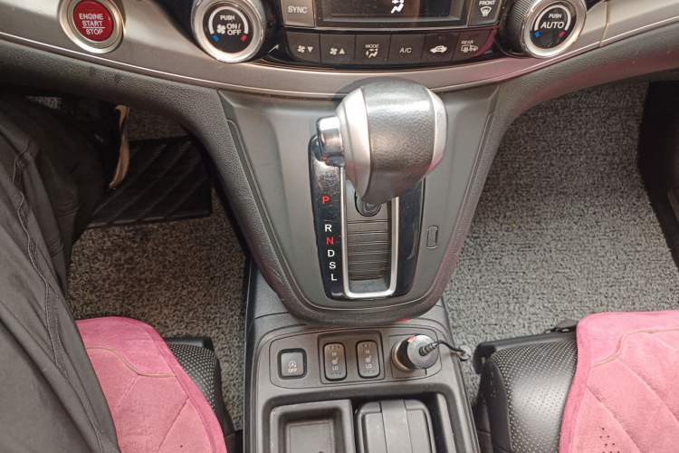 Used Honda CR-V 2015 2.4L four-wheel drive luxury version Gear Lever