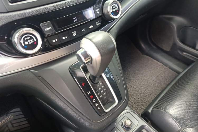 Used Honda CR-V 2015 2.4L four-wheel drive luxury version Gear Lever