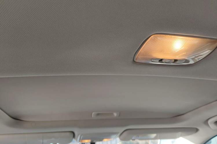 Used Honda CR-V 2015 2.4L four-wheel drive luxury version Headliner