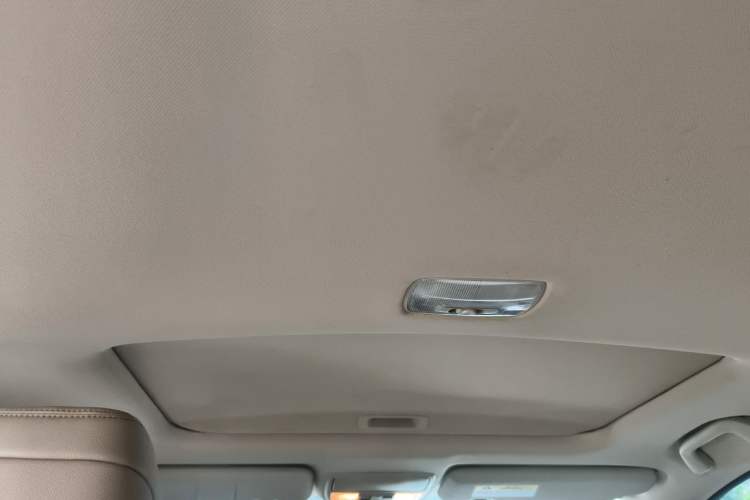 Used Honda CR-V 2015 2.4L two-wheel drive luxury version Headliner