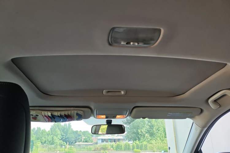 Used Honda CR-V 2015 2.4L two-wheel drive luxury version Headliner