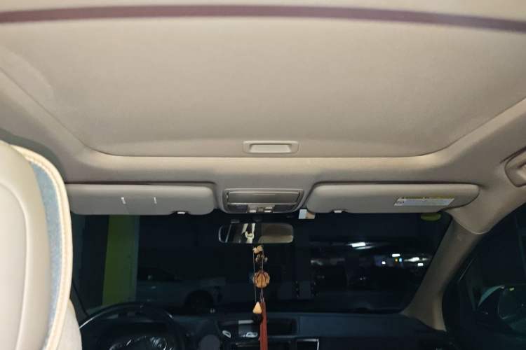 Used Honda CR-V 2015 2.4L two-wheel drive luxury version Headliner