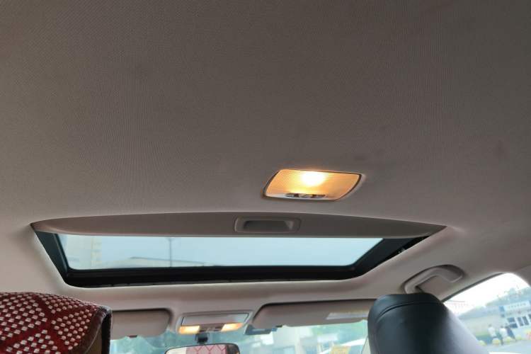 Used Honda CR-V 2015 2.0L two-wheel drive Fashion Edition Headliner