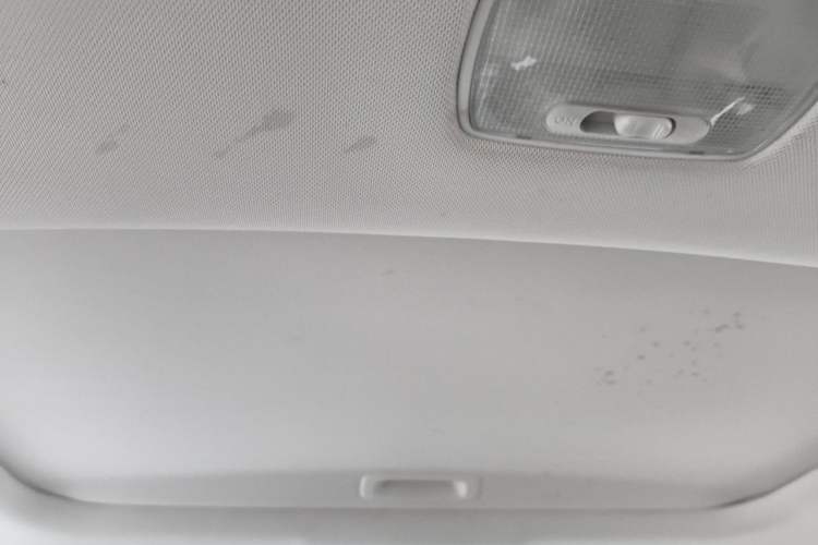 Used Honda CR-V 2015 2.4L two-wheel drive luxury version Headliner