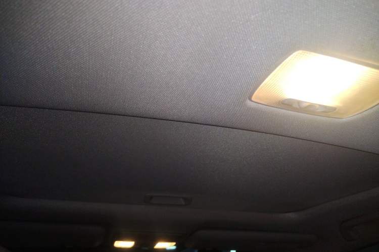 Used Honda CR-V 2015 2.0L two-wheel drive Fashion Edition Headliner
