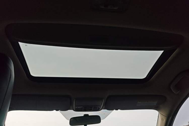 Used Honda CR-V 2015 2.0L two-wheel drive Fashion Edition Headliner