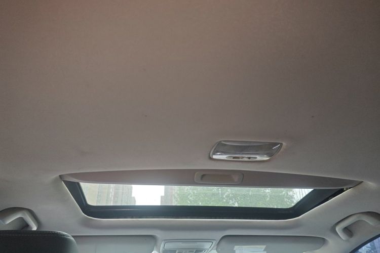 Used Honda CR-V 2015 2.4L two-wheel drive luxury version Headliner
