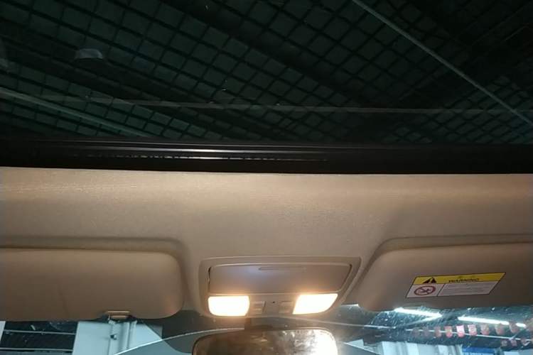 Used Honda CR-V 2015 2.0L two-wheel drive Fashion Edition Headliner
