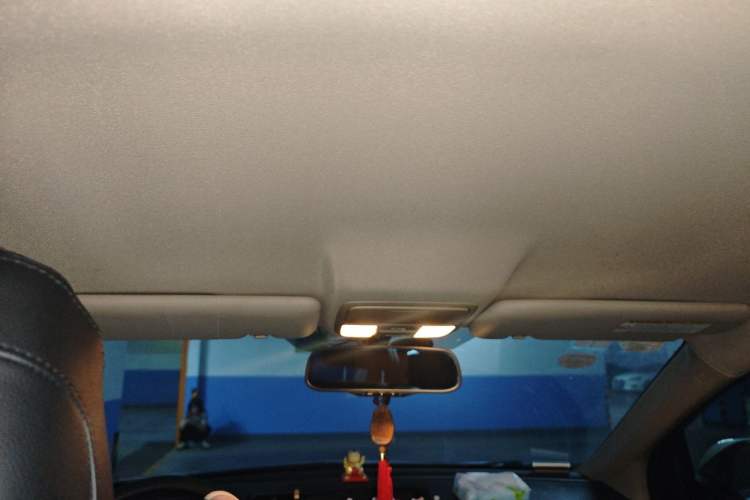 Used Honda CR-V 2015 2.0L two-wheel drive urban version Headliner