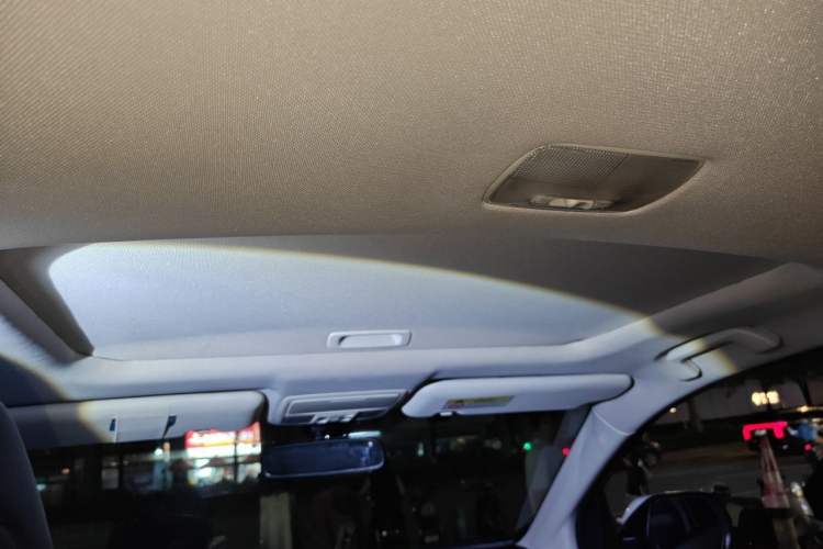 Used Honda CR-V 2015 2.4L two-wheel drive luxury version Headliner