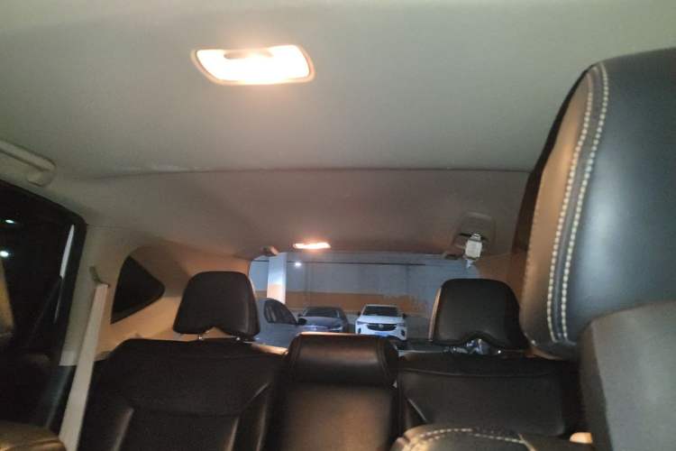 Used Honda CR-V 2015 2.0L two-wheel drive Fashion Edition Headliner