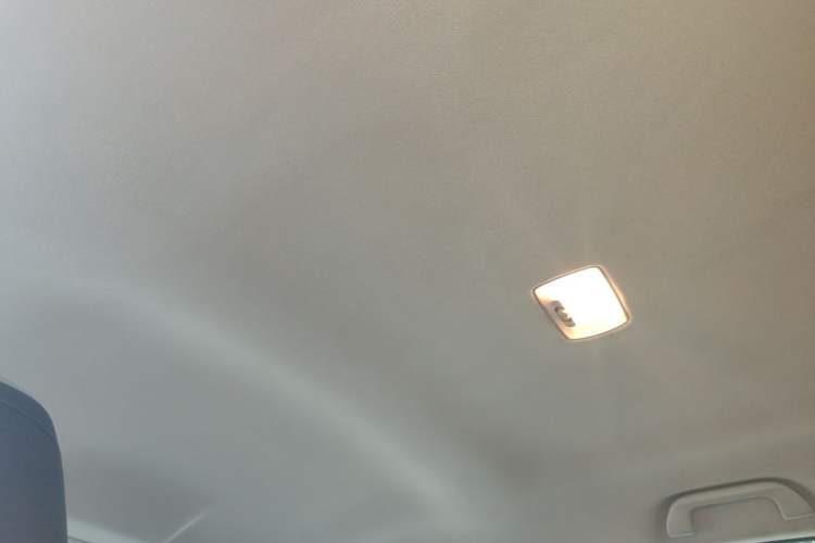 Used Honda CR-V 2015 2.0L two-wheel drive urban version Headliner