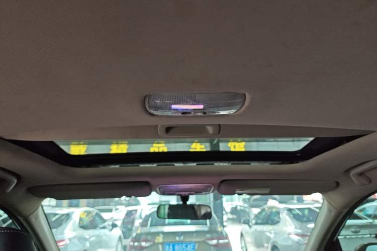 Used Honda CR-V 2015 2.0L two-wheel drive Fashion Edition Headliner