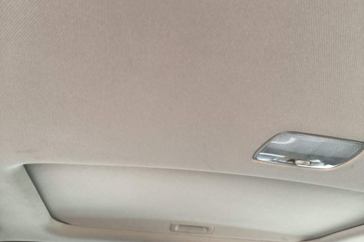 Used Honda CR-V 2015 2.0L two-wheel drive Fashion Edition Headliner
