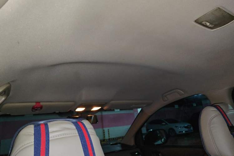 Used Honda CR-V 2015 2.0L two-wheel drive urban version Headliner