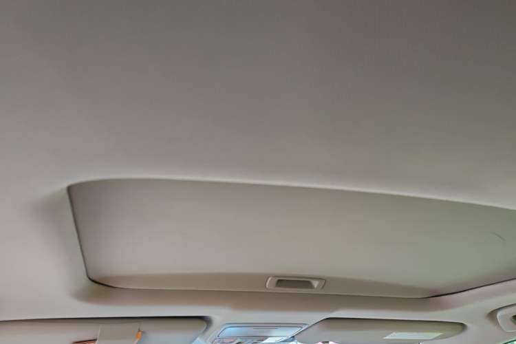 Used Honda CR-V 2015 2.0L two-wheel drive Fashion Edition Headliner
