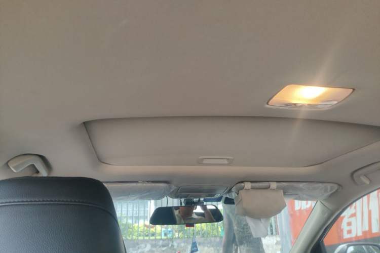 Used Honda CR-V 2015 2.0L two-wheel drive Fashion Edition Headliner