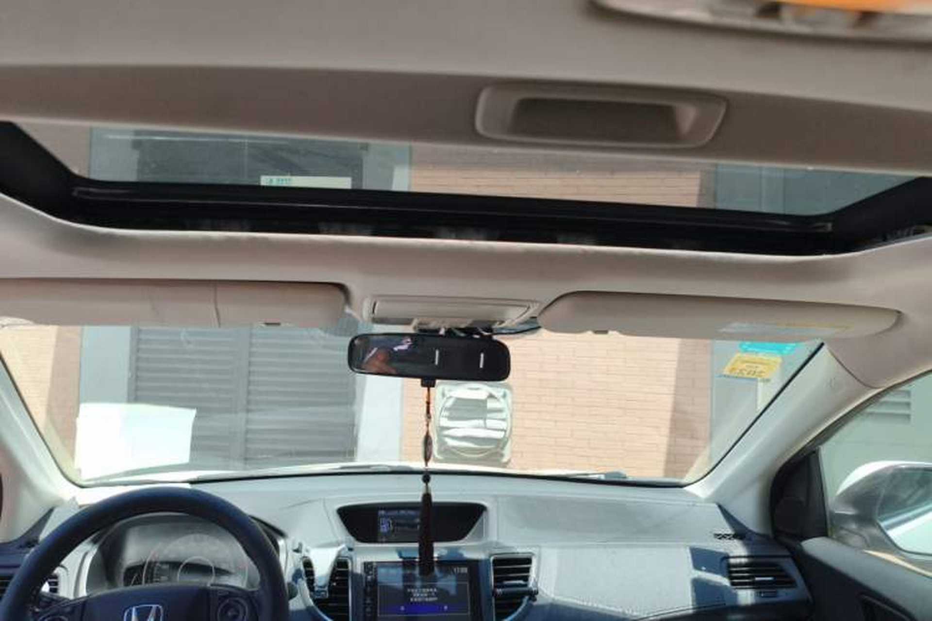 Used Honda CR-V 2015 2.4L two-wheel drive luxury version Headliner