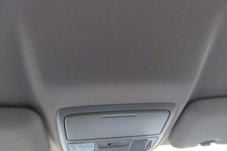 Used Honda CR-V 2015 2.0L two-wheel drive urban version Headliner