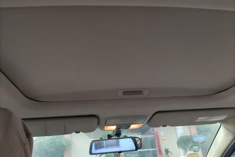 Used Honda CR-V 2015 2.0L two-wheel drive Fashion Edition Headliner