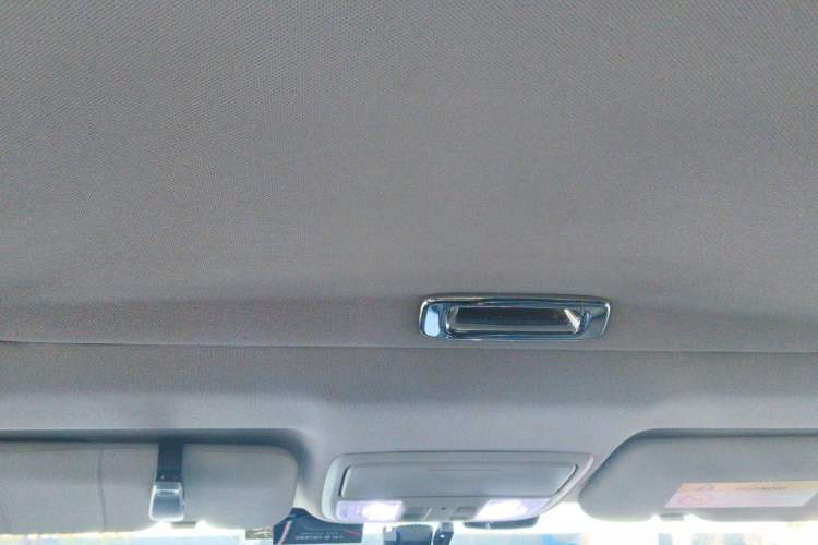 Used Honda CR-V 2015 2.4L two-wheel drive luxury version Headliner
