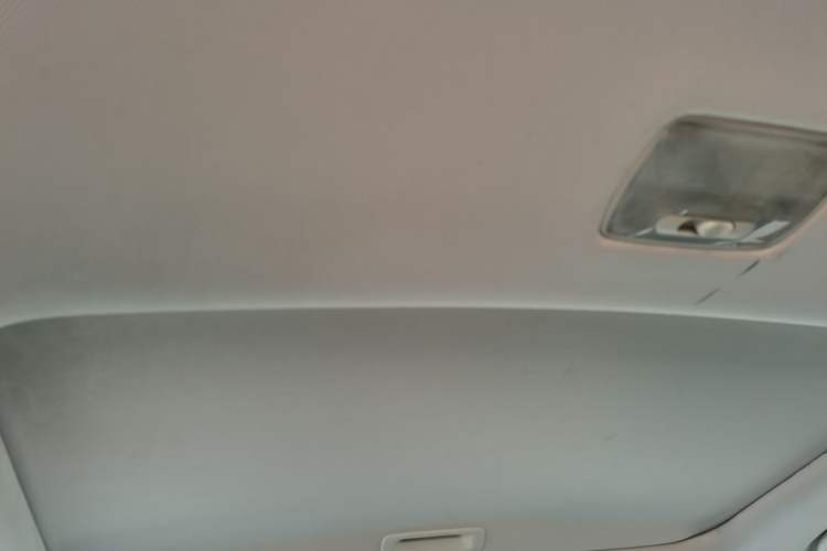Used Honda CR-V 2015 2.4L two-wheel drive luxury version Headliner