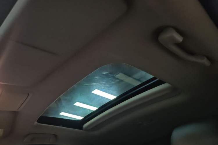 Used Honda CR-V 2015 2.0L two-wheel drive Fashion Edition Headliner