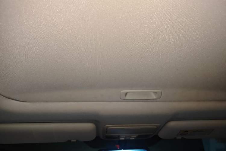 Used Honda CR-V 2015 2.4L two-wheel drive luxury version Headliner