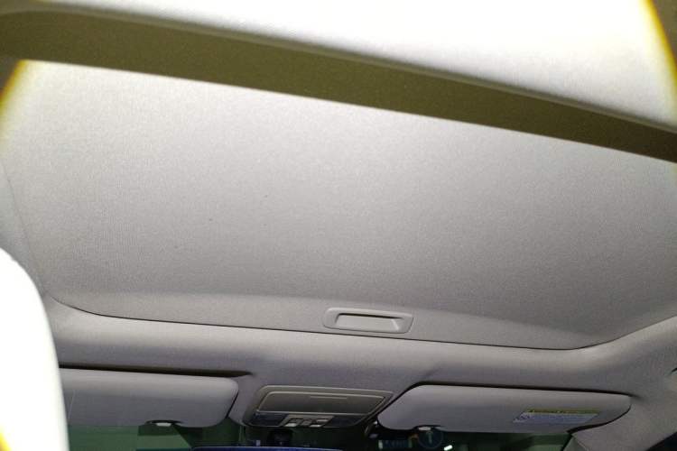 Used Honda CR-V 2015 2.4L two-wheel drive luxury version Headliner