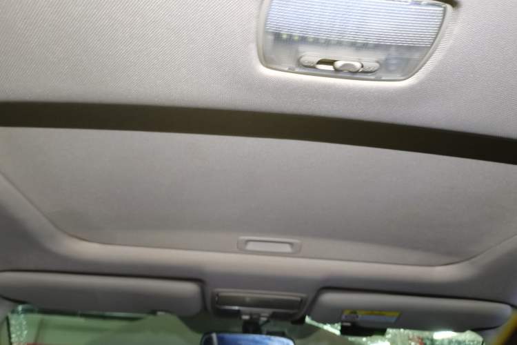 Used Honda CR-V 2015 2.0L two-wheel drive Fashion Edition Headliner