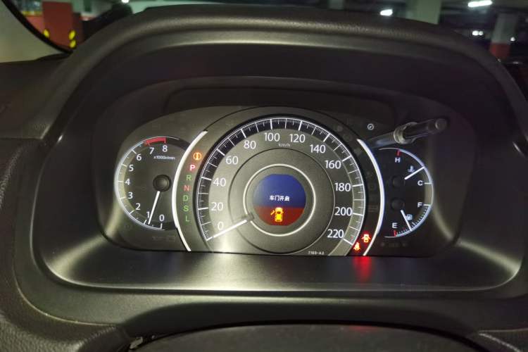Used Honda CR-V 2015 2.4L four-wheel drive luxury version Instrument Cluster