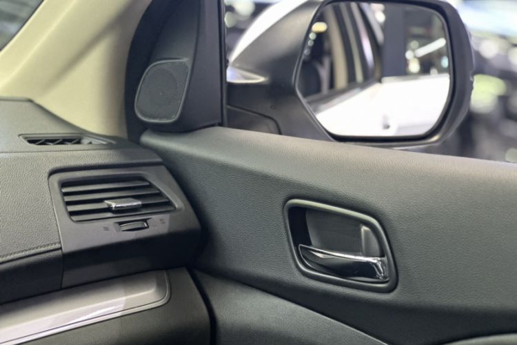 Used Honda CR-V 2015 2.0L two-wheel drive Fashion Edition Interior 1