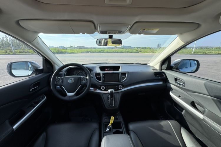 Used Honda CR-V 2015 2.4L four-wheel drive luxury version Interior 1