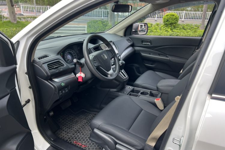 Used Honda CR-V 2015 2.0L two-wheel drive urban version Interior 11