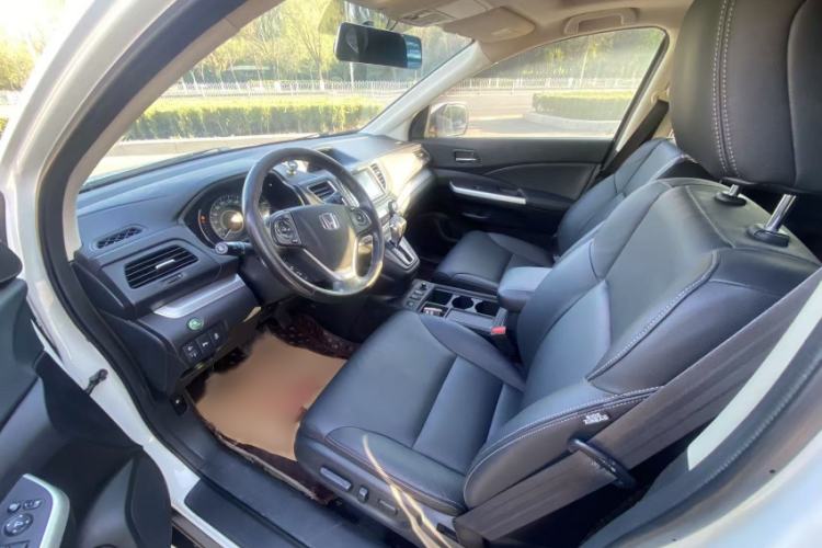 Used Honda CR-V 2015 2.4L two-wheel drive luxury version Interior 2