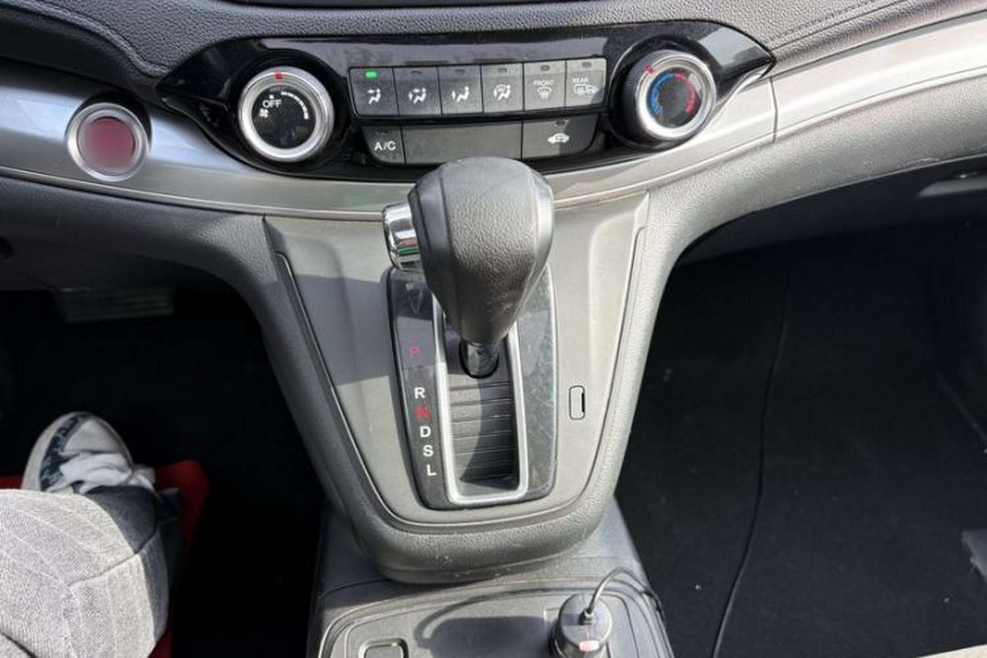 Used Honda CR-V 2015 2.0L two-wheel drive Fashion Edition Interior 2