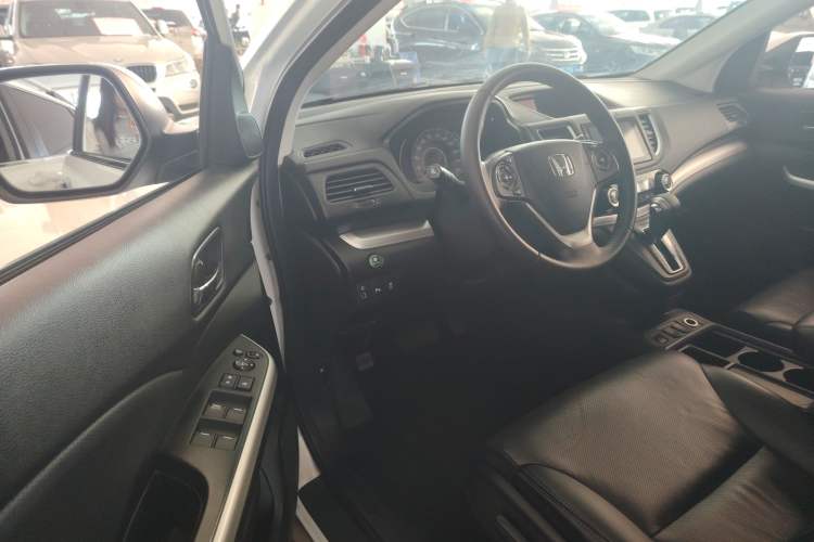 Used Honda CR-V 2015 2.4L two-wheel drive luxury version Interior 2