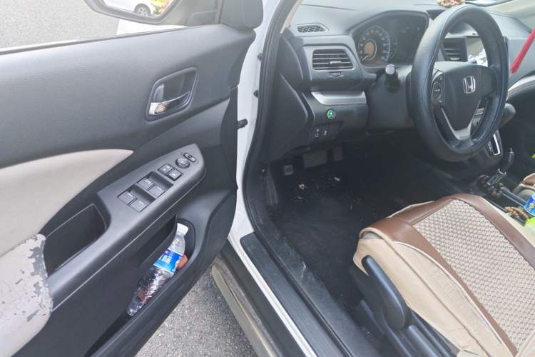 Used Honda CR-V 2015 2.0L two-wheel drive Fashion Edition Interior 3