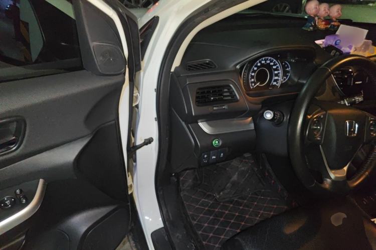 Used Honda CR-V 2015 2.4L two-wheel drive luxury version Interior 3