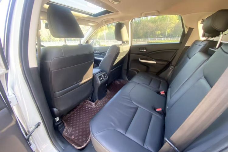Used Honda CR-V 2015 2.4L two-wheel drive luxury version Interior 3