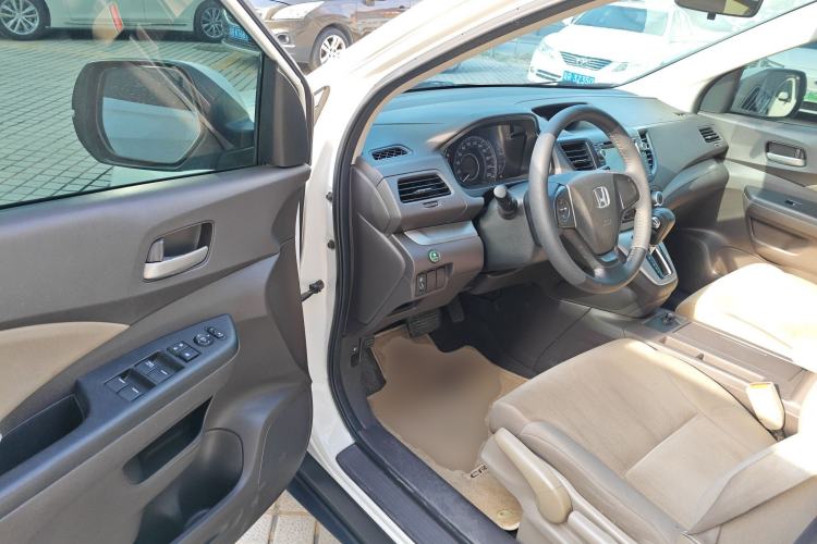 Used Honda CR-V 2015 2.0L 2WD Classic Edition Interior 3