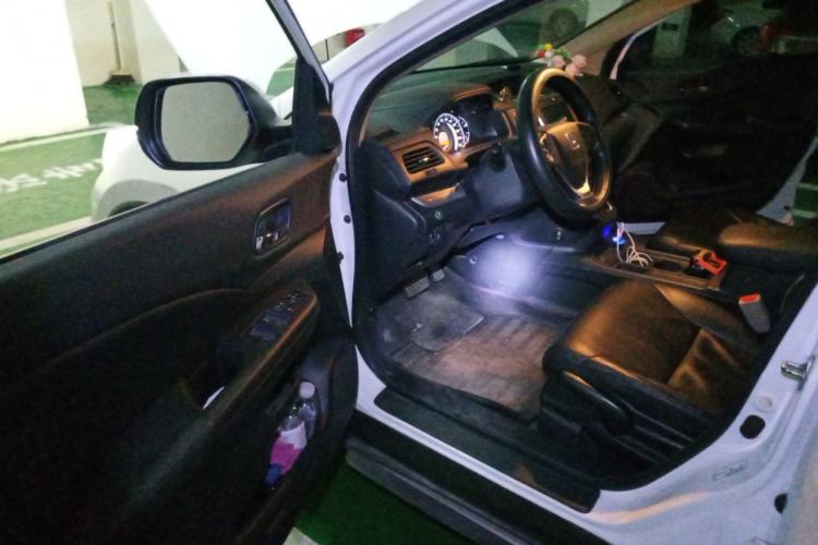 Used Honda CR-V 2015 2.0L two-wheel drive Fashion Edition Interior 3