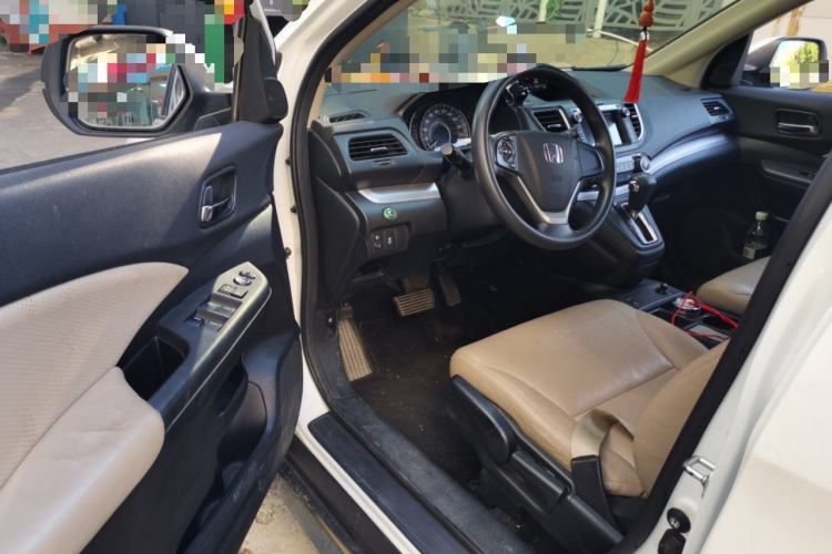 Used Honda CR-V 2015 2.0L two-wheel drive Fashion Edition Interior 3