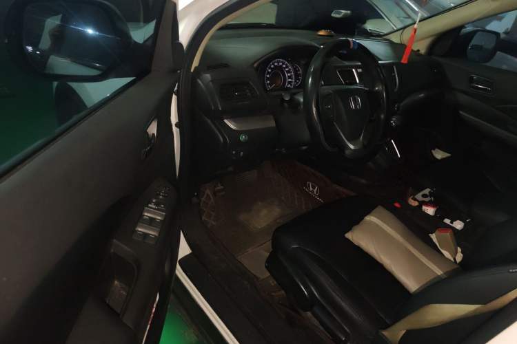 Used Honda CR-V 2015 2.0L two-wheel drive Fashion Edition Interior 3