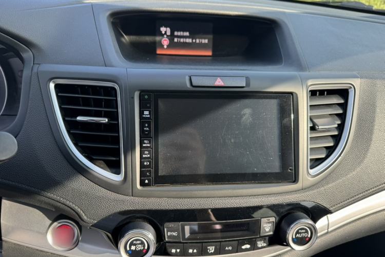 Used Honda CR-V 2015 2.4L four-wheel drive luxury version Interior 3