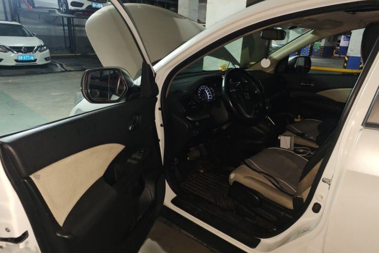 Used Honda CR-V 2015 2.0L two-wheel drive Fashion Edition Interior 3