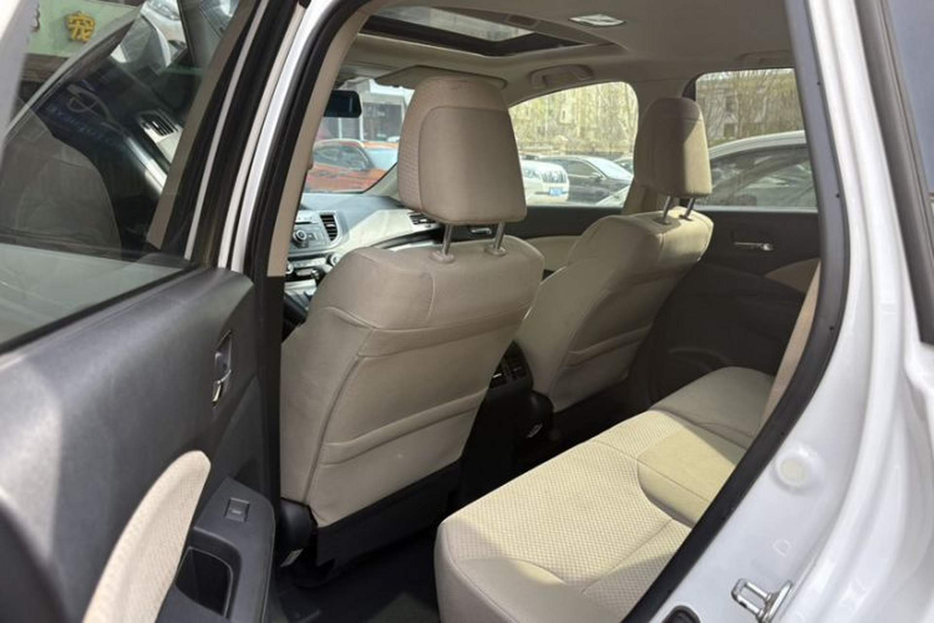Used Honda CR-V 2015 2.0L two-wheel drive Fashion Edition Interior 4