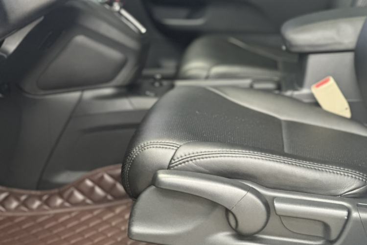 Used Honda CR-V 2015 2.0L two-wheel drive Fashion Edition Interior 4