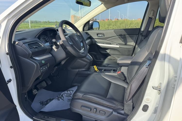 Used Honda CR-V 2015 2.4L four-wheel drive luxury version Interior 5